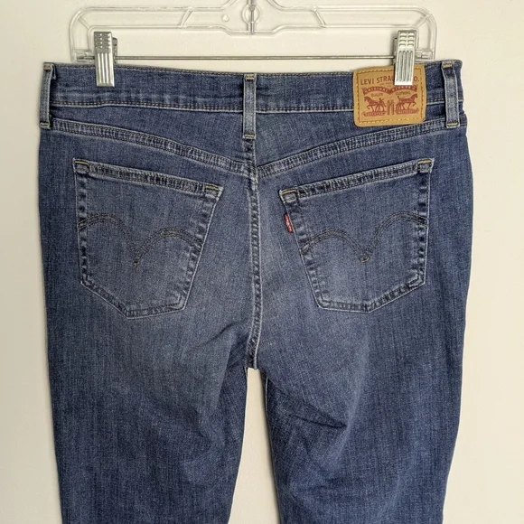 Levi's Jeans Women 28 Blue Denim Boyfriend Mid Rise Distressed Med Wash Ankle - Picture 5 of 12